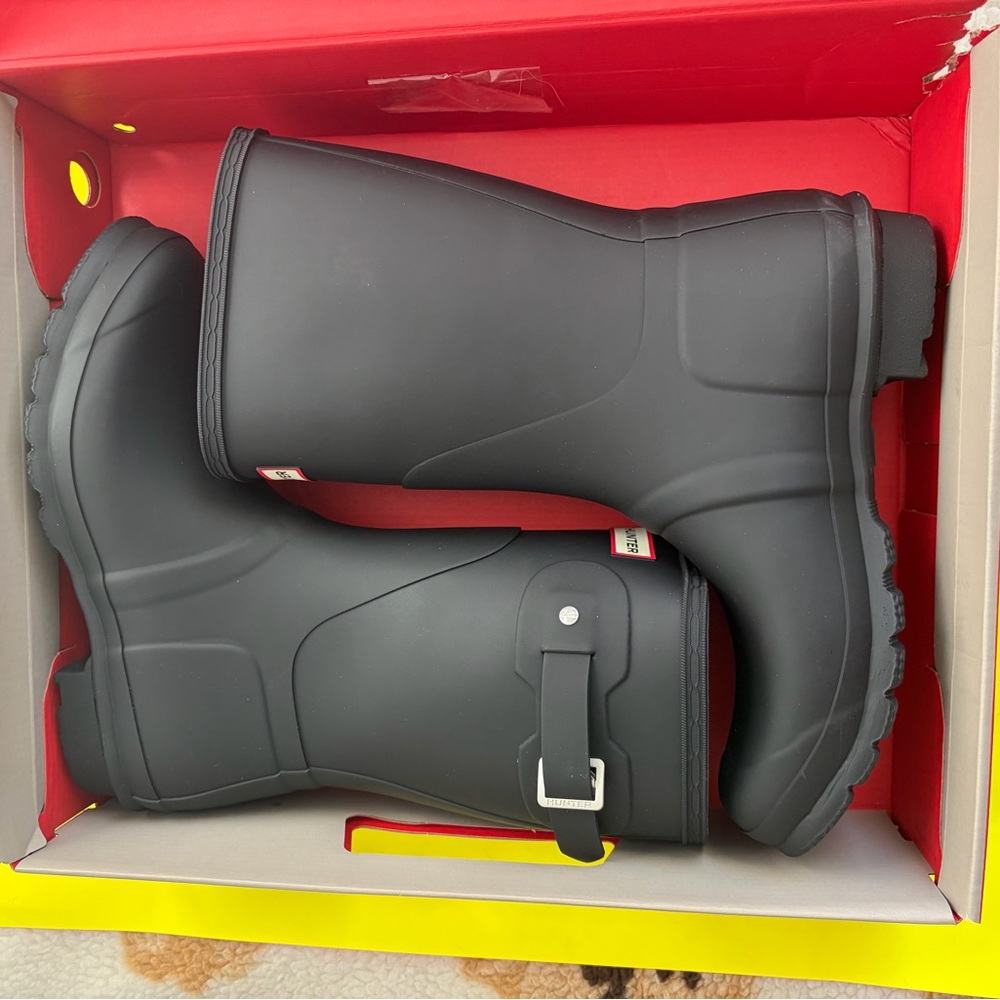 ❤️Hunter
Original Short Back Adjustable Rain Boots
Women's size 9M Black New - Picture 15 of 15